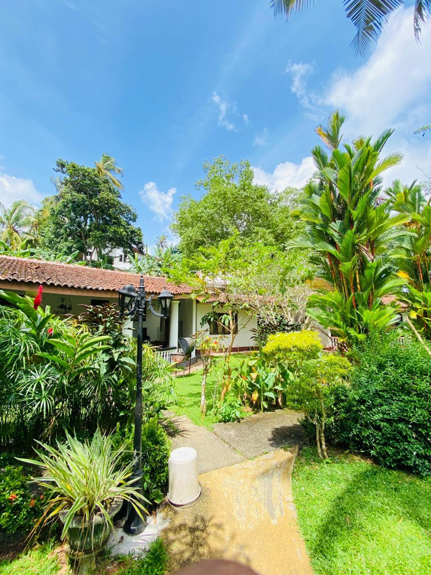 Leijay Garden Retreat Hotel Galle Exterior photo