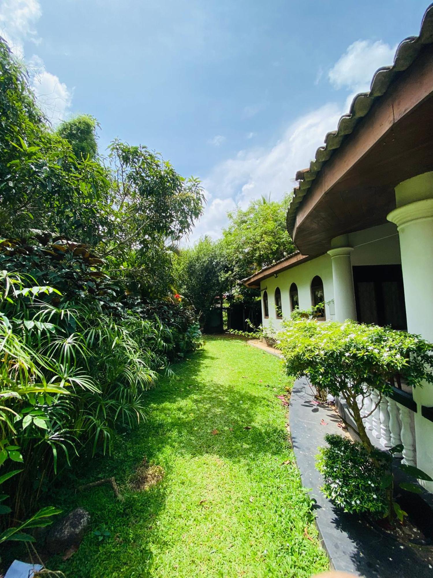 Leijay Garden Retreat Hotel Galle Exterior photo